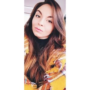 Meet your Posher, Kayla